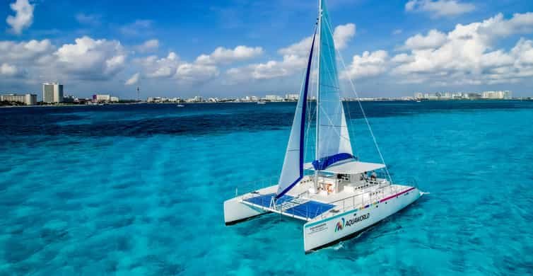 Isla Mujeres: Catamaran with Open Bar, Snorkeling and Lunch Adventure