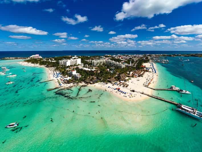 Isla Mujeres: Catamaran with Open Bar, Snorkeling and Lunch Adventure