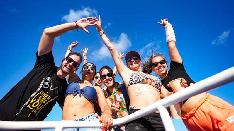 Isla Mujeres: Catamaran with Open Bar, Snorkeling and Lunch Adventure